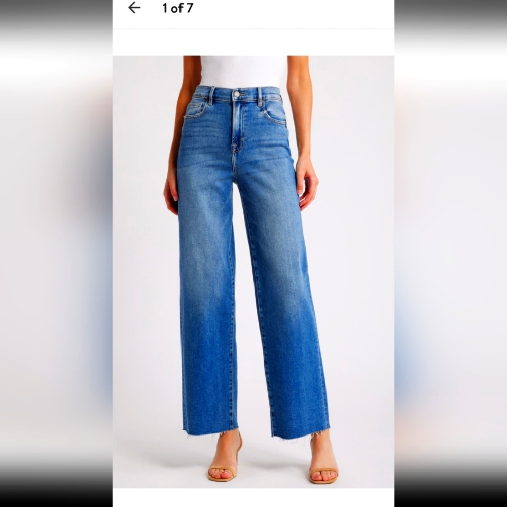 High-Rise Wide Leg Jeans in Medium Blue
